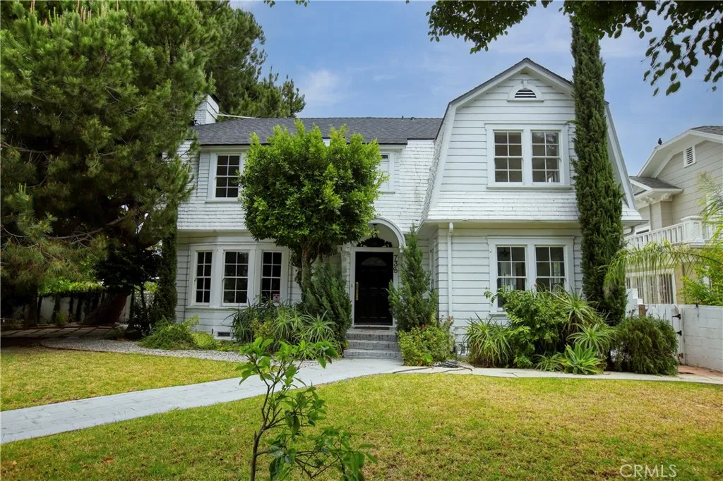 738 S Norton Avenue, Los Angeles, California 90005 home-pic-1