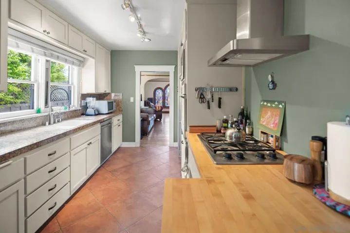 4978 W Point Loma Blvd, San Diego, California 92107