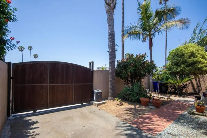 4978 W Point Loma Blvd, San Diego, California 92107