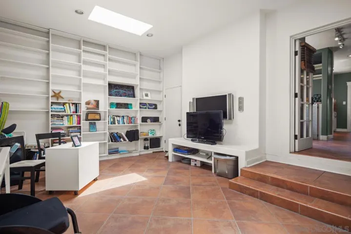 4978 W Point Loma Blvd, San Diego, California 92107