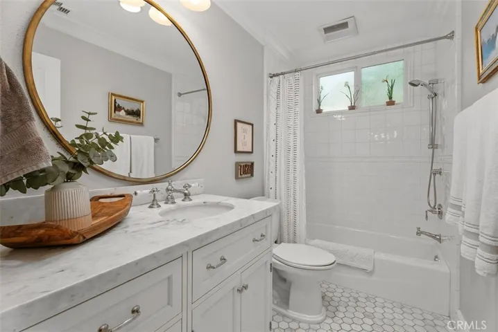 Upgraded and elegant full bath on the main floor