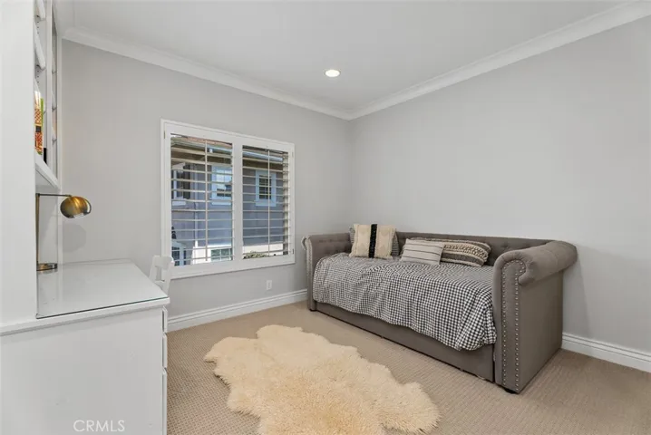 Secondary spacious bedroom