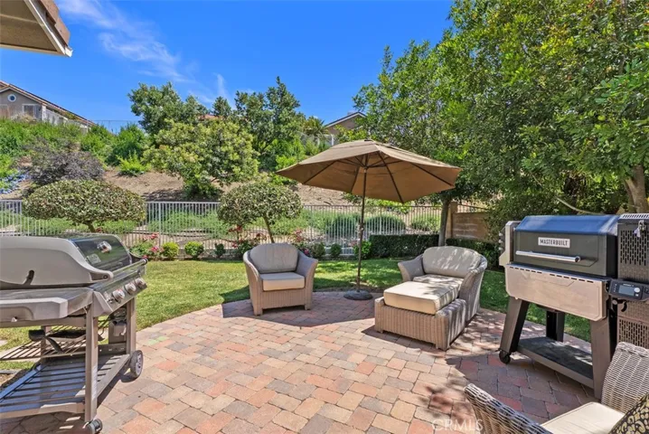 Love the paved patio. Perfect for entertaining!