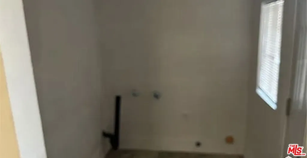 205 E 64th Street, Los Angeles, California 90003 home-pic-6