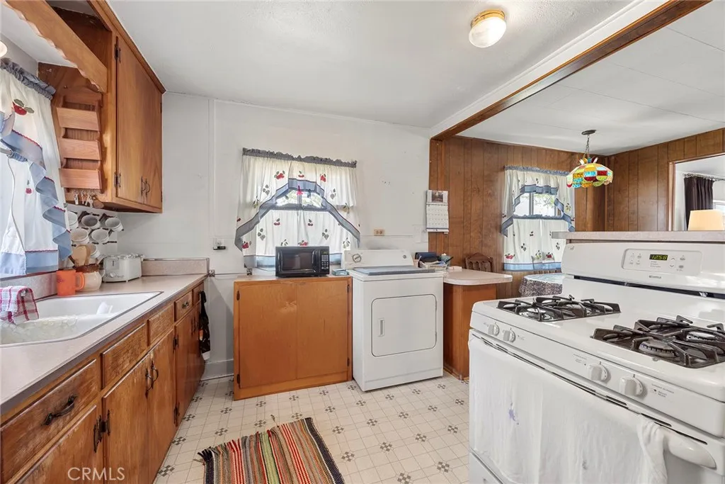 418 W Olive Avenue, La Habra, California 90631 home-pic-28