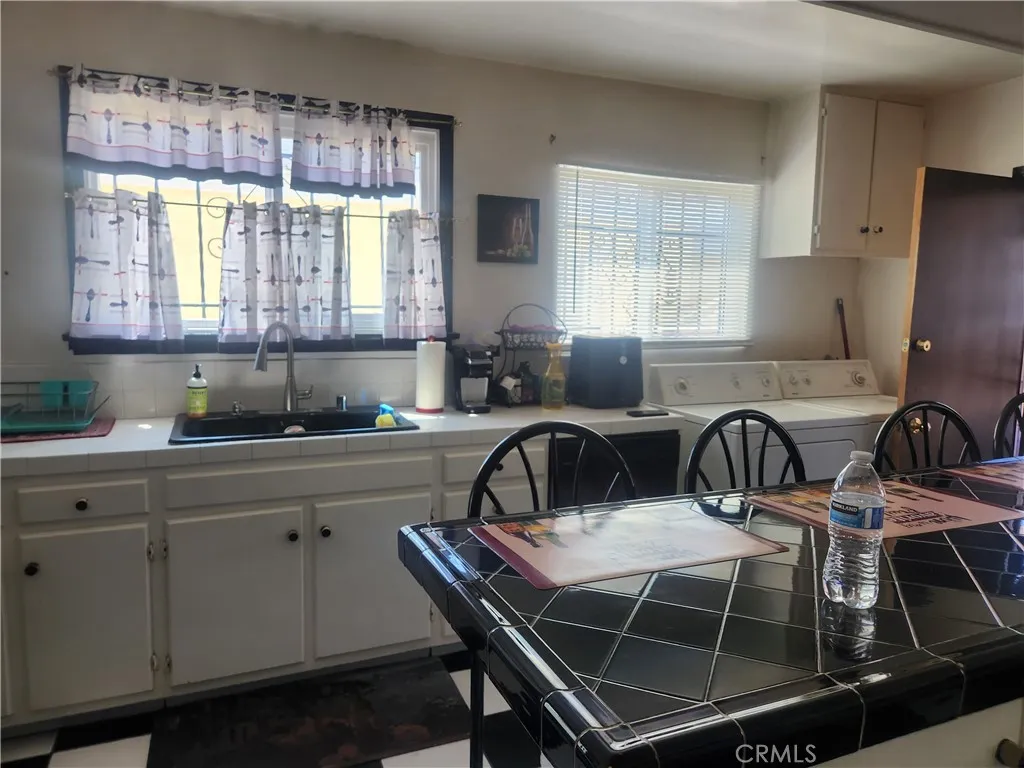 1019 W 84th Street, Los Angeles, California 90044 home-pic-6