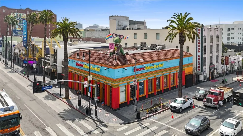 1067 N Wilton Place, Los Angeles, California 90038 home-pic-34