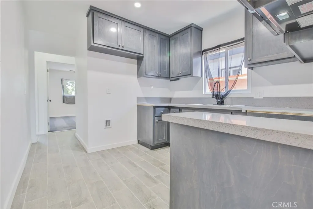 1964 E 114th Street, Los Angeles, California 90059 home-pic-8