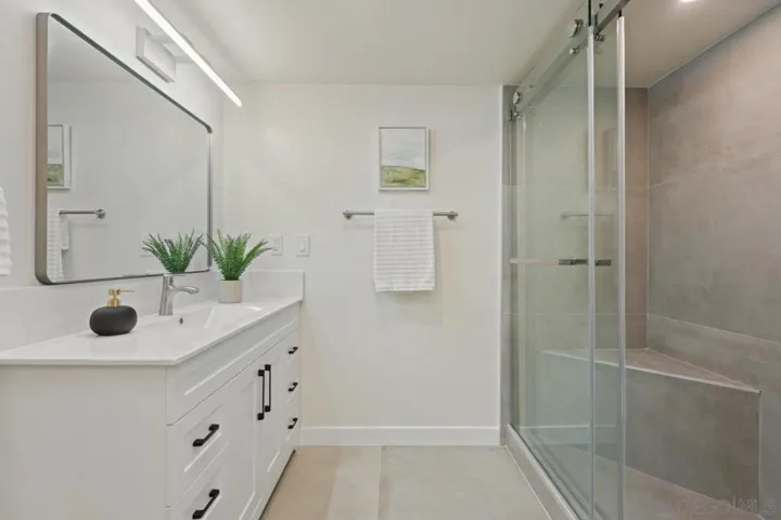 8206 Caminito Lacayo, La Jolla, California 92037