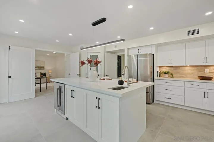 8206 Caminito Lacayo, La Jolla, California 92037