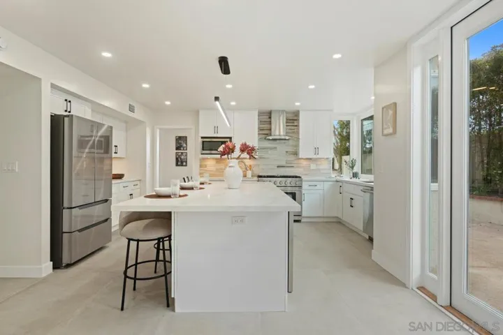 8206 Caminito Lacayo, La Jolla, California 92037