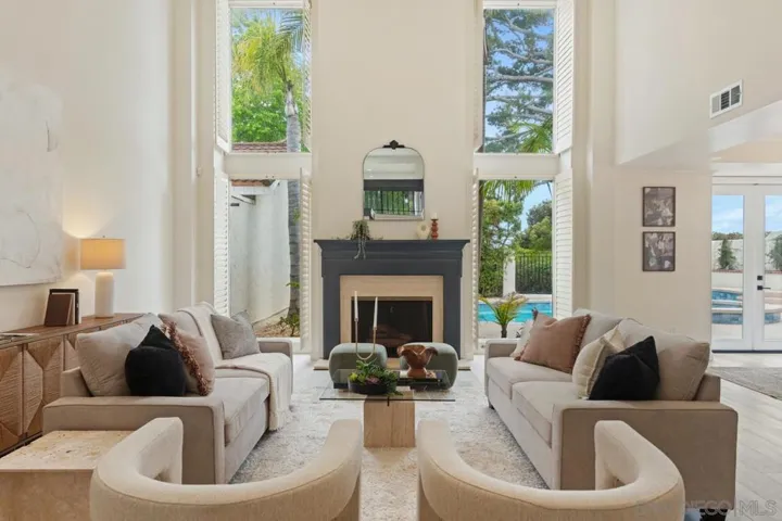 8206 Caminito Lacayo, La Jolla, California 92037