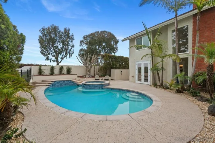8206 Caminito Lacayo, La Jolla, California 92037