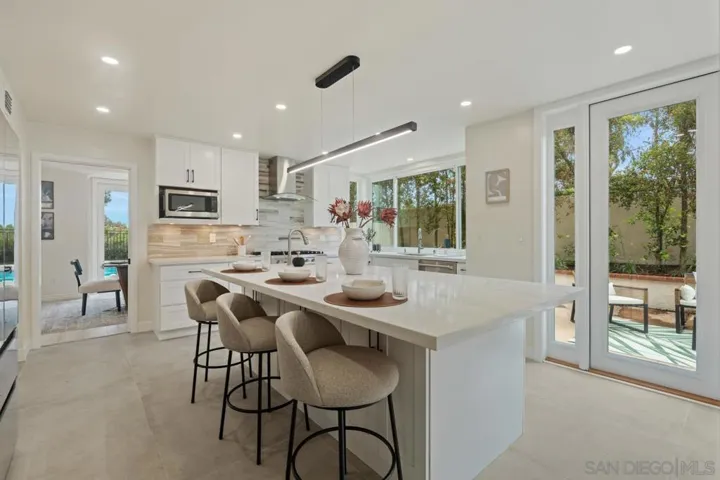 8206 Caminito Lacayo, La Jolla, California 92037