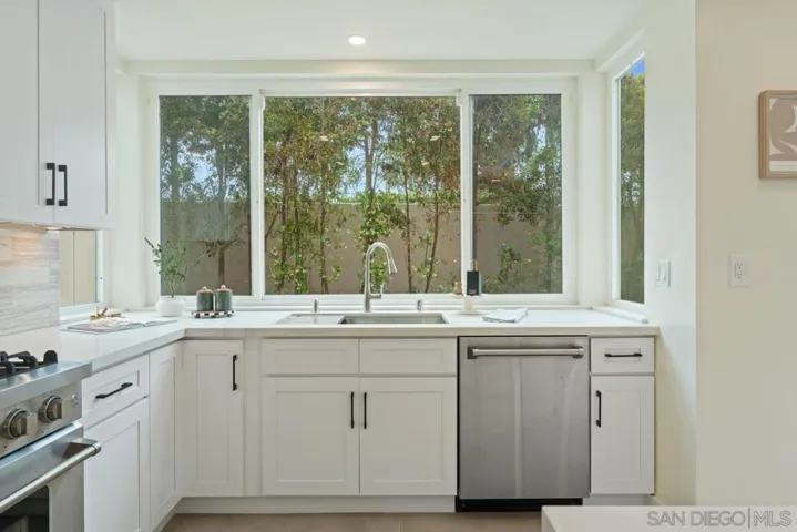8206 Caminito Lacayo, La Jolla, California 92037