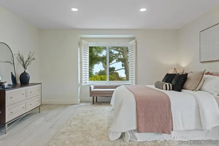 8206 Caminito Lacayo, La Jolla, California 92037