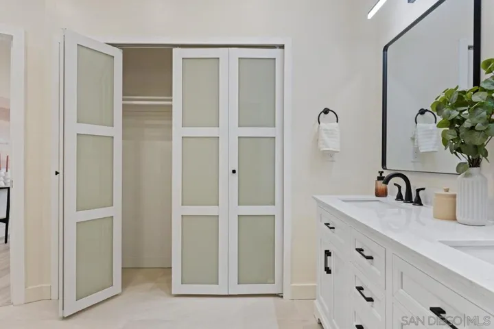 8206 Caminito Lacayo, La Jolla, California 92037