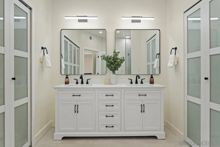 8206 Caminito Lacayo, La Jolla, California 92037