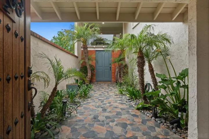 8206 Caminito Lacayo, La Jolla, California 92037