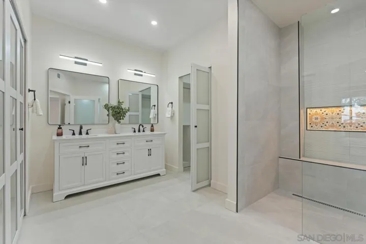 8206 Caminito Lacayo, La Jolla, California 92037