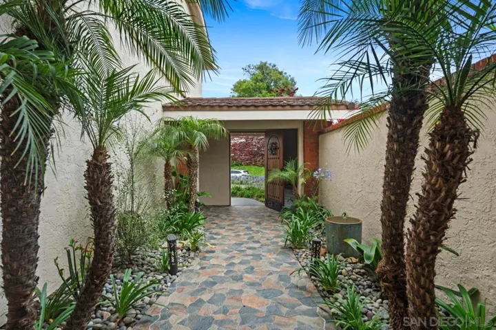 8206 Caminito Lacayo, La Jolla, California 92037