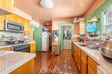 3025 Edgehill Drive, Los Angeles, California 90018 home-pic-18