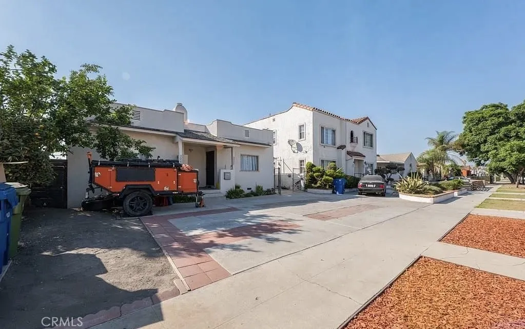 3025 Edgehill Drive, Los Angeles, California 90018 home-pic-1