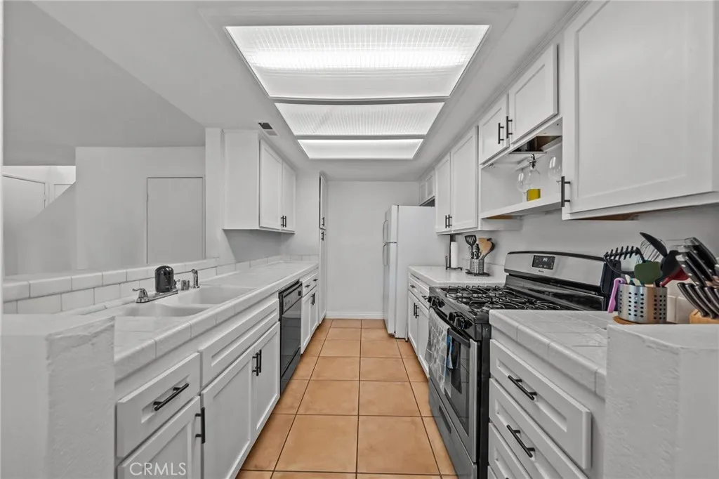 430 Anderwood Court 24, Pomona, California 91768 home-pic-10