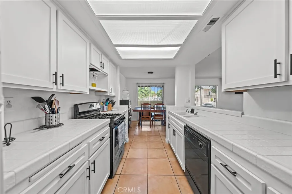 430 Anderwood Court 24, Pomona, California 91768 home-pic-9