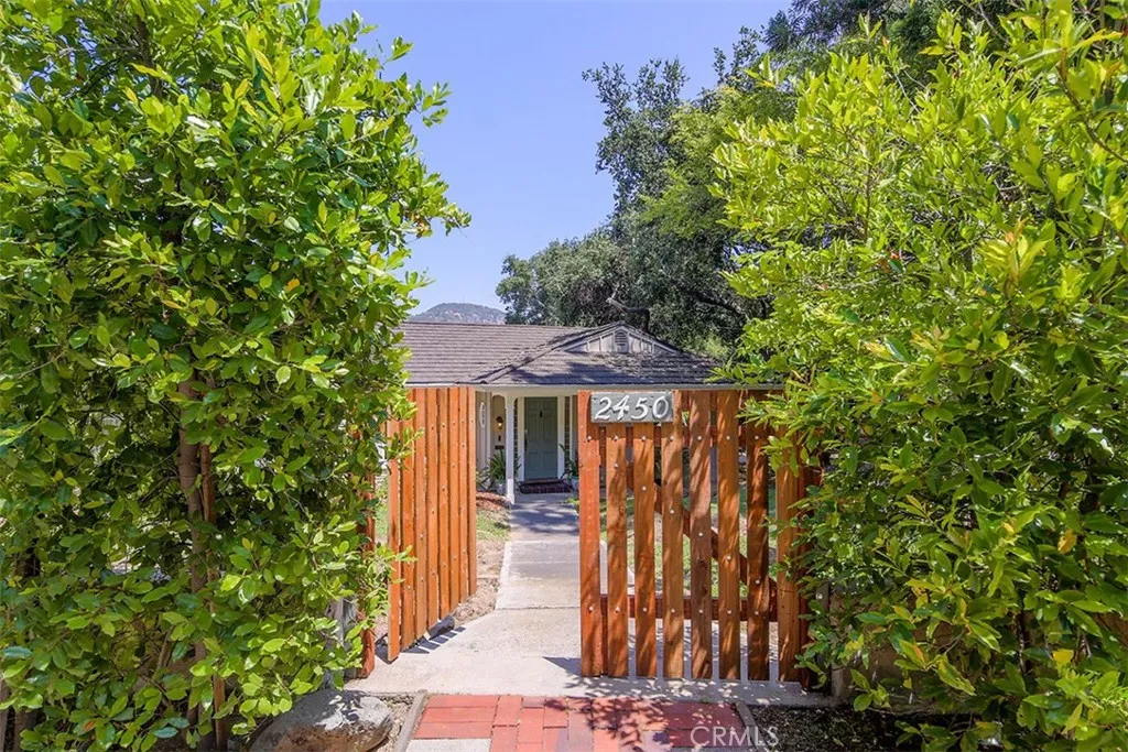 2450 Hermosita Drive, Glendale, California 91208, 3 Bedrooms Bedrooms, ,3 BathroomsBathrooms,Residential,For Sale,Hermosita,AR25131136
