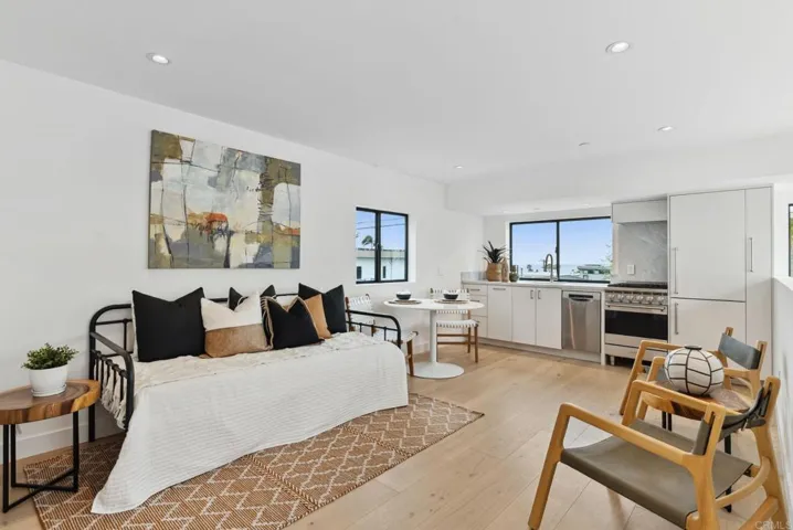2058 Montgomery Avenue, Cardiff By The Sea, California 92007