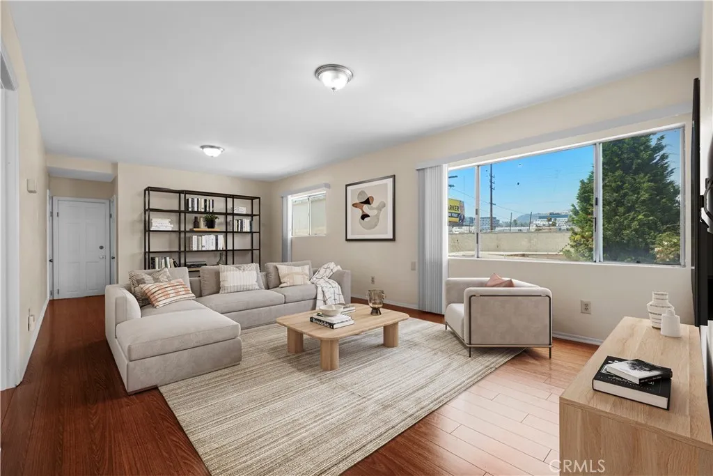 1067 N Wilton Place, Los Angeles, California 90038 home-pic-23