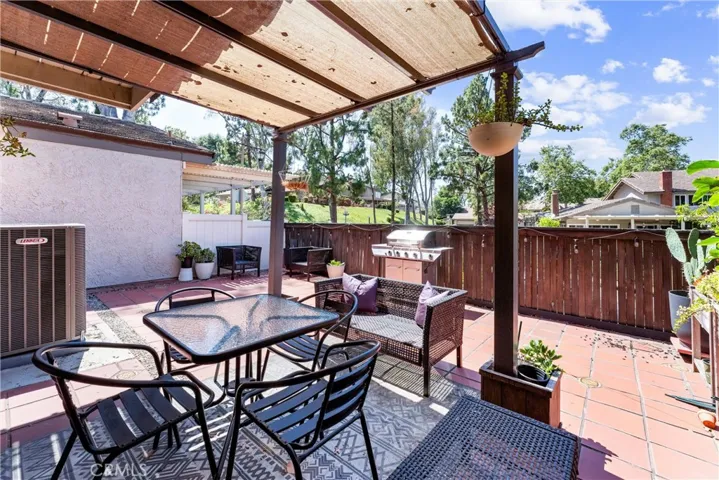 Ample patio