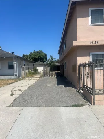 10124 S Inglewood Avenue, Inglewood, California 90304