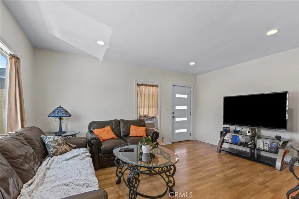 612 E Fairview Boulevard, Inglewood, California 90302 home-pic-41