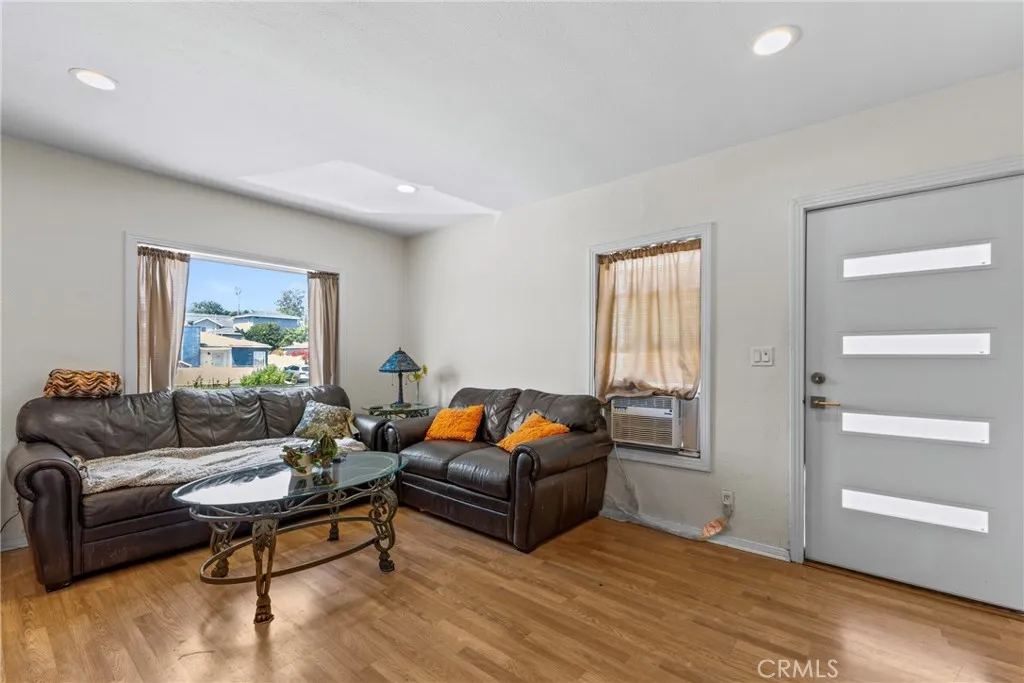 612 E Fairview Boulevard, Inglewood, California 90302 home-pic-42