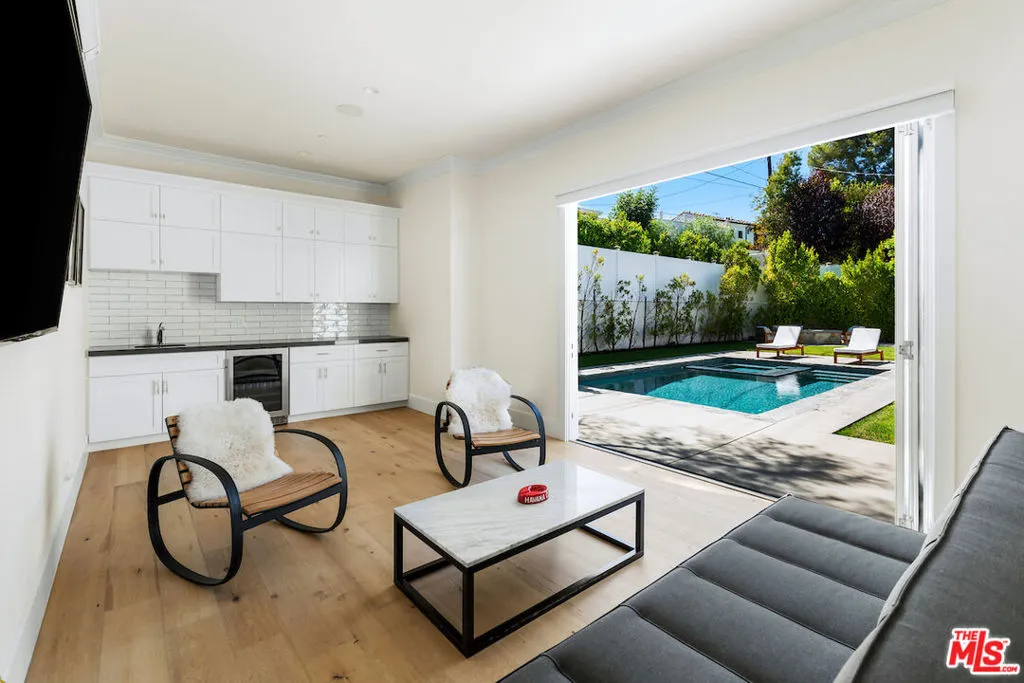 4197 Hayvenhurst Drive, Encino, California 91436 home-pic-50