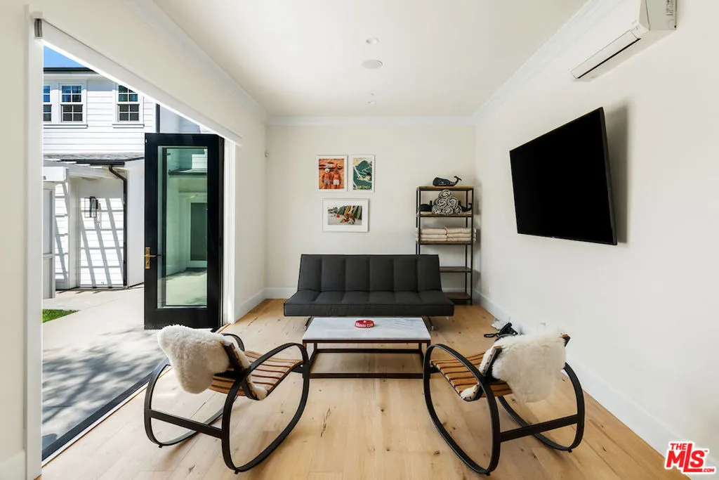 4197 Hayvenhurst Drive, Encino, California 91436 home-pic-51