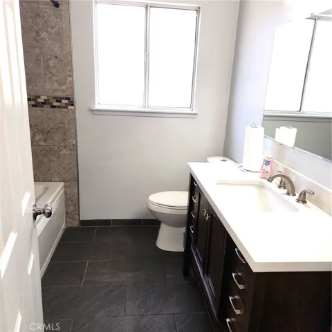 Secondary Bathroom_Pic #1