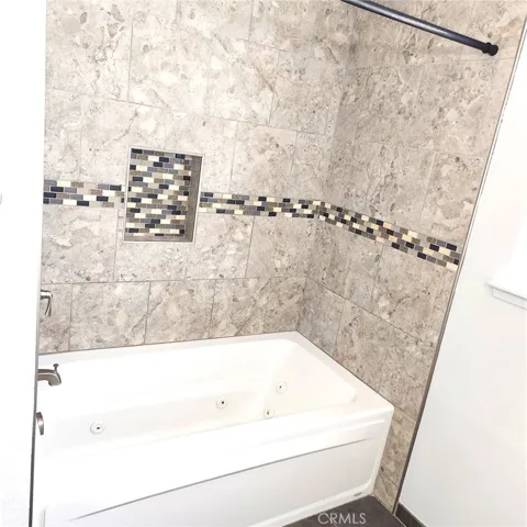 Secondary Bathroom_Pic #2