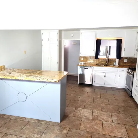 Kitchen with Granite Counters, Tile flooring, Stainless steel appliances_Pic #2