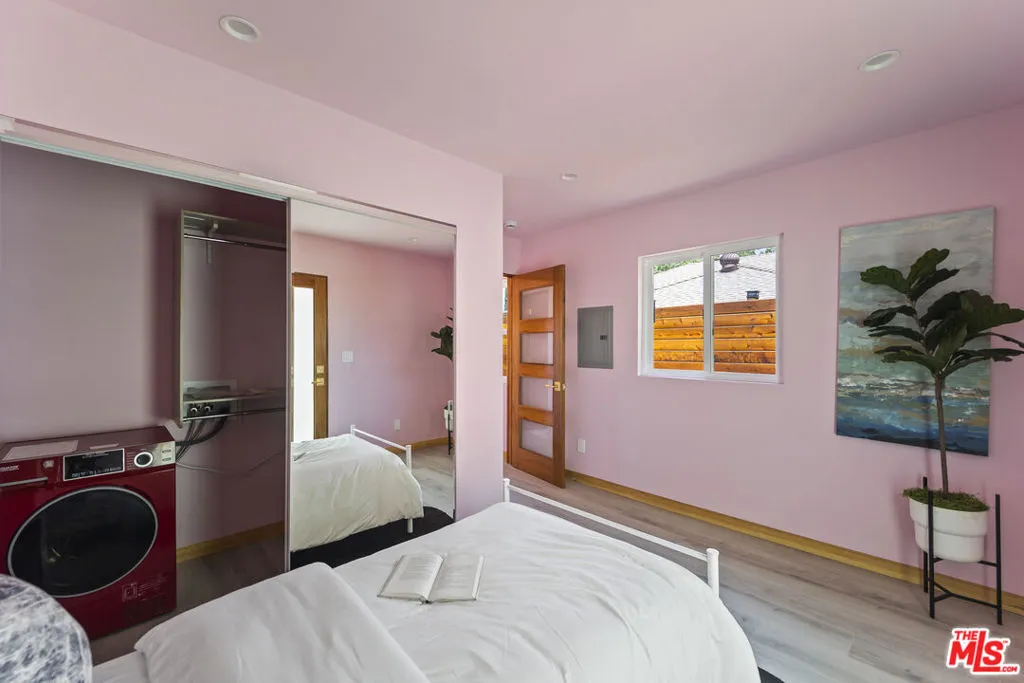 17660 Martha Street, Encino, California 91316 home-pic-60