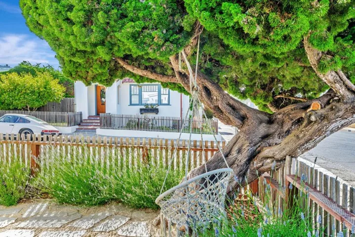 501 7th Street, Pacific Grove, California 93950