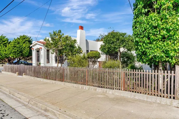 501 7th Street, Pacific Grove, California 93950