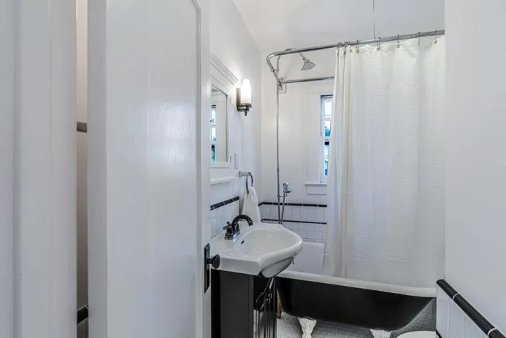 501 7th Street, Pacific Grove, California 93950