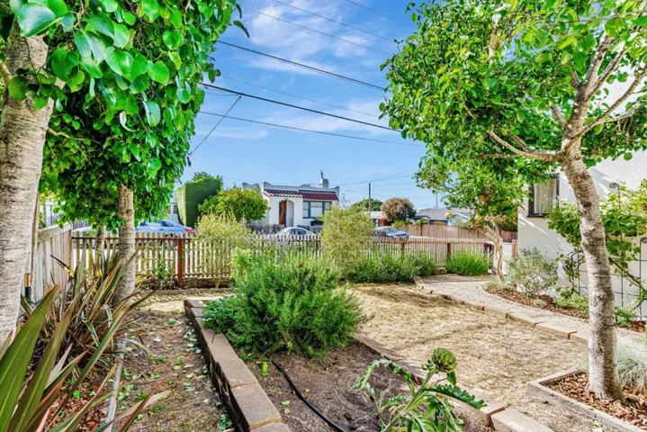 501 7th Street, Pacific Grove, California 93950