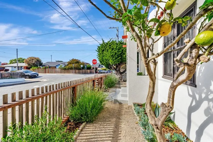 501 7th Street, Pacific Grove, California 93950