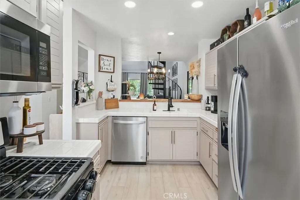 23926 Arroyo Park Drive 123, Valencia, California 91355 home-pic-23