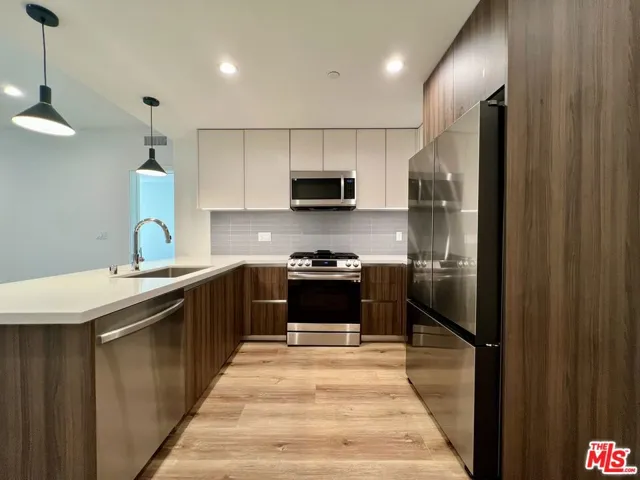 5801 Camerford Avenue 104, Los Angeles, California 90038