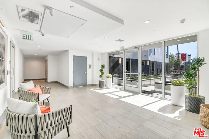 5801 Camerford Avenue 104, Los Angeles, California 90038